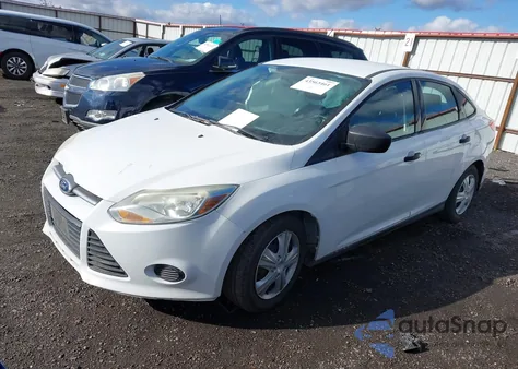 2014 Ford Focus S z USA, uszkodzony, nr VIN 1FADP3E24EL443384